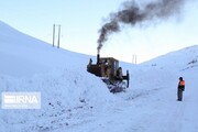 برف راه ارتباطی ۴۰ روستای کردستان را مسدود کرد
