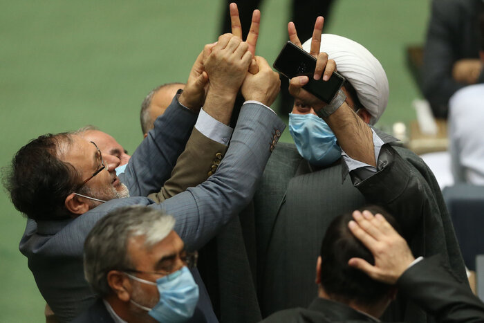جلسه بررسی لایحه بودجه ۱۴۰۰ در مجلس شورای اسلامی