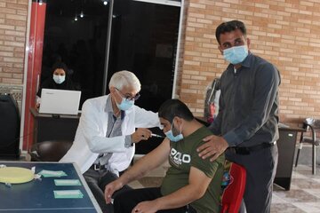 معلولان مهابادی علیه ویروس کرونا واکسینه شدند