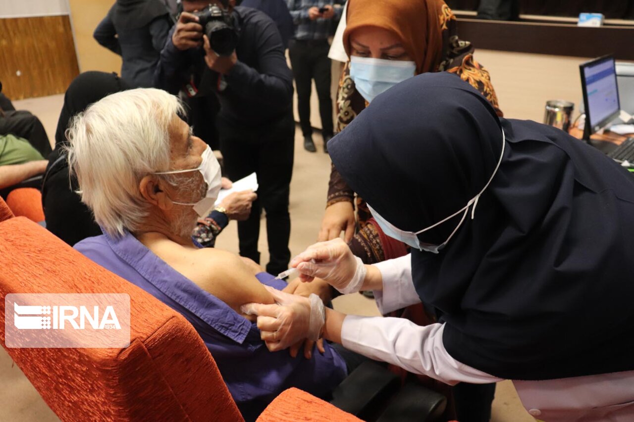 حدود نیمی از سالمندان بالای ۸۰ سال آبادان واکسن کرونا دریافت کردند