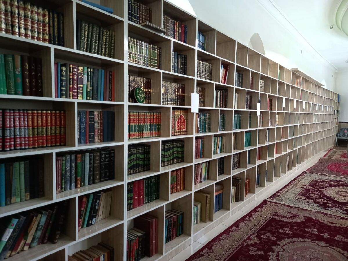 کتابخانه هفت هزار جلدی به بارگاه امامزاده‌ سیدمحمد(ع) مراغه اهدا شد