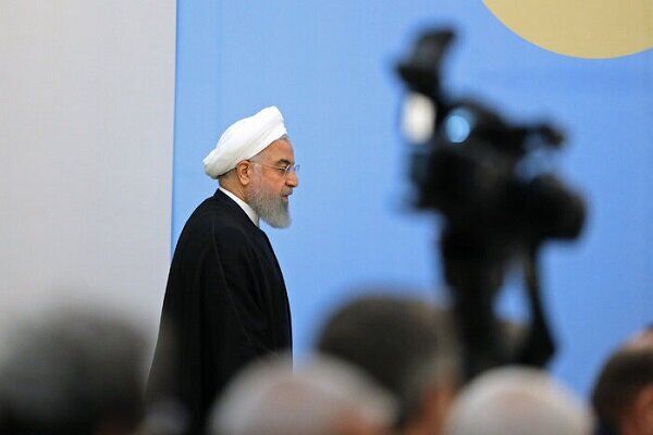 لوموند: روحانی، رئیس جمهوری بعدی آمریکا را به درس گرفتن از تحریم‌های ناموفق فراخواند