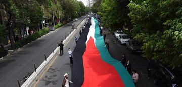 گشودن پرچم ۲۰۰ متری فلسطین در تبریز