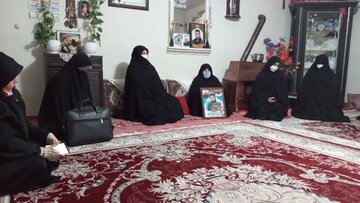 جمعی از خانواده شهدای مدافع حرم در مشهد تجلیل شدند