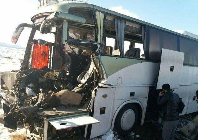 تصادف پراید و اتوبوس در جاده دیواندره - بیجار ۲ کشته برجا گذاشت