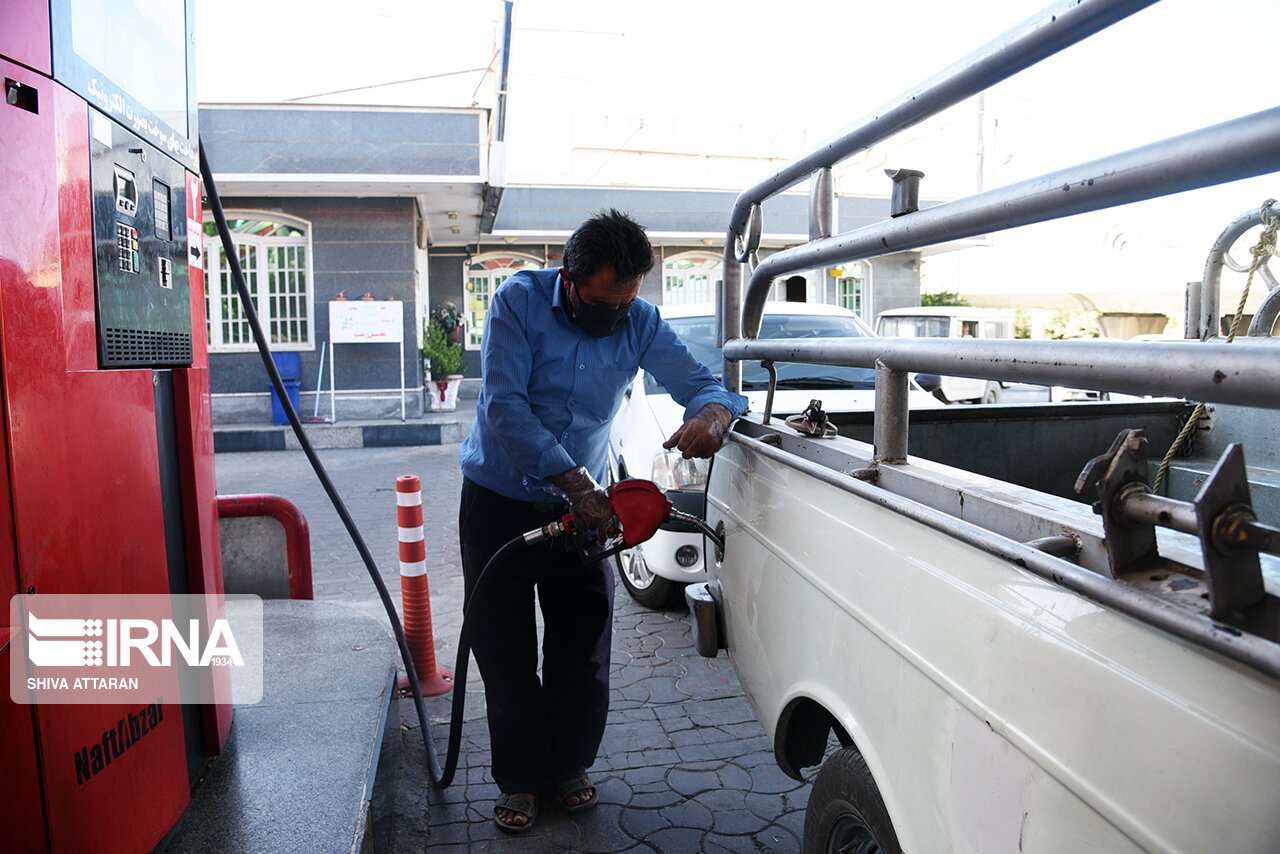 توزیع بنزین یارانه‌ای در ۴ جایگاه سوخت منطقه کاشان از سر گرفته شد