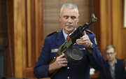 دولت نیوزیلند ۳۲ میلیون دلار اسلحه از مردم این کشور خریداری کرد