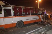 ۱۹ کارگر شهر صنعتی کاوه در برخورد اتوبوس با کامیون مصدوم شدند
