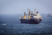 آمریکا شرکت‌های حمل‌ونقل را وادار به تعلیق عبور از دریای سرخ می‌کند