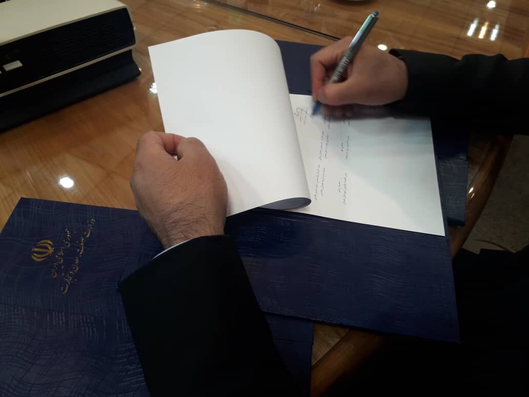 تفاهمنامه سه جانبه مطالعات ژئوفیزیک هوابرد در اصفهان امضا شد