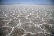 تبدیل دریاچه نمک به کانون ریزگرد ۲۰ میلیون ایرانی را تهدید می‌کند
