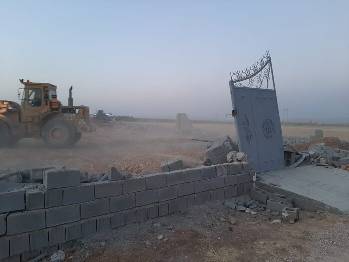 سازه‌های غیرمجاز در ۳۰ هزار مترمربع اراضی کشاورزی شیراز تخریب شد