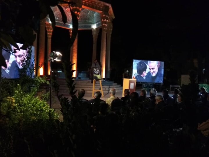 شب شعر دفاع مقدس استان فارس در جوار حافظ شیرازی به چله رسید