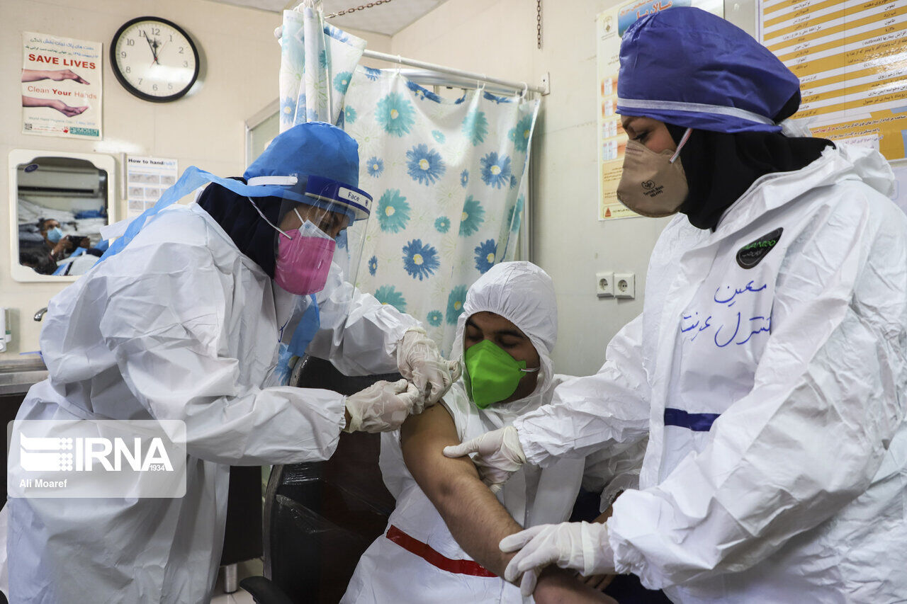 رییس مرکز بهداشت خوزستان: دریافت ‌کنندگان واکسن کرونا هیچ مشکلی ندارند