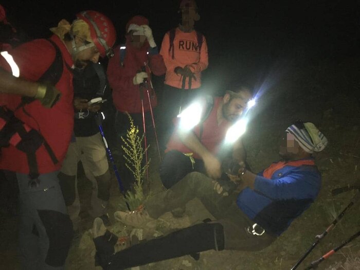 امداگران هلال احمر شمیرانات ۹ کوهنورد را نجات دادند