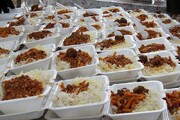 ۱۱۰۰ غذای تبرکی حرم مطهر حضرت معصومه بین مددجویان بهزیستی قم توزیع شد 