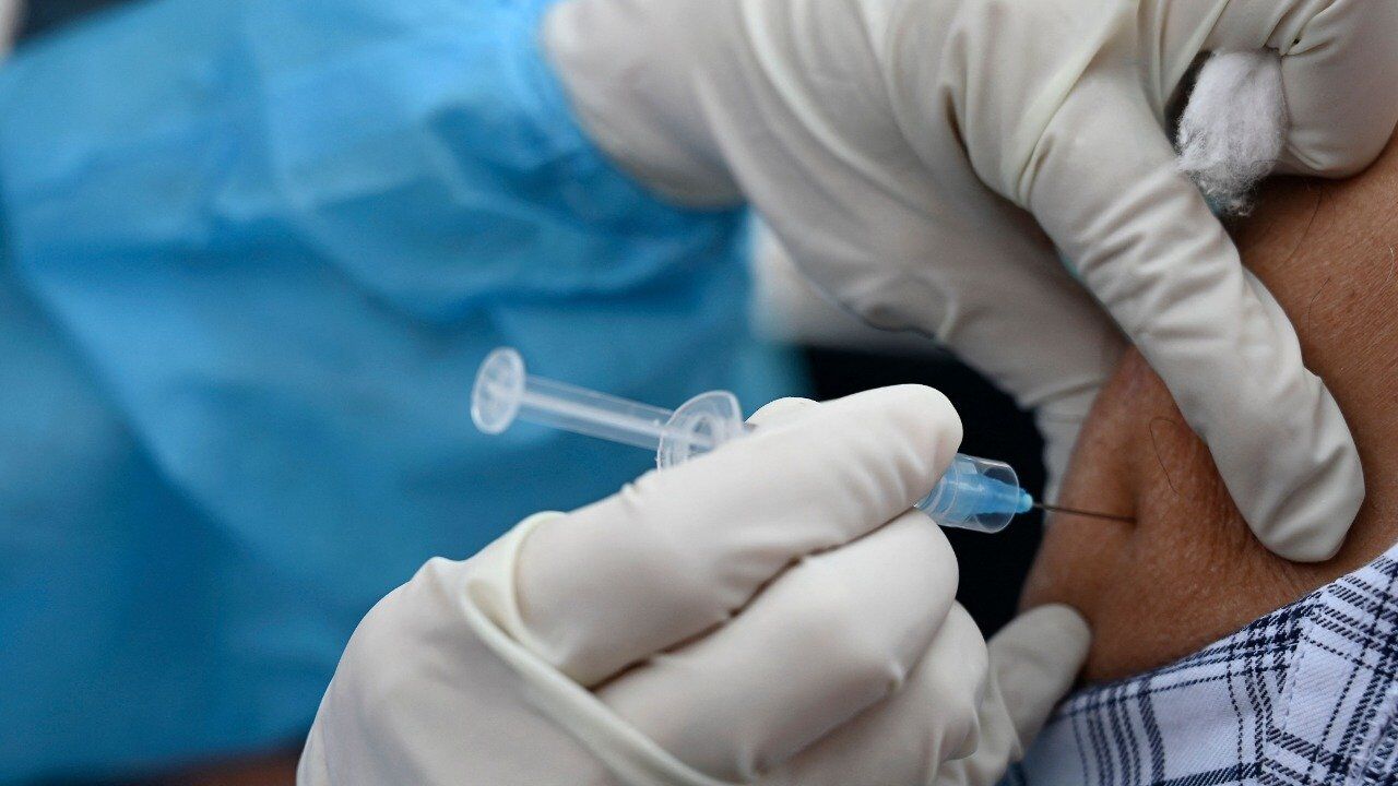 ۵۰ تیم کار تزریق واکسن کرونا در شهرستان همدان را انجام می‌دهند 