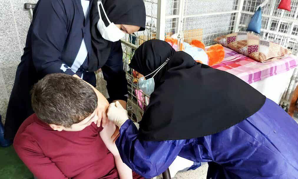 تزریق واکسن به معلولان شهرستان پاکدشت آغاز شد