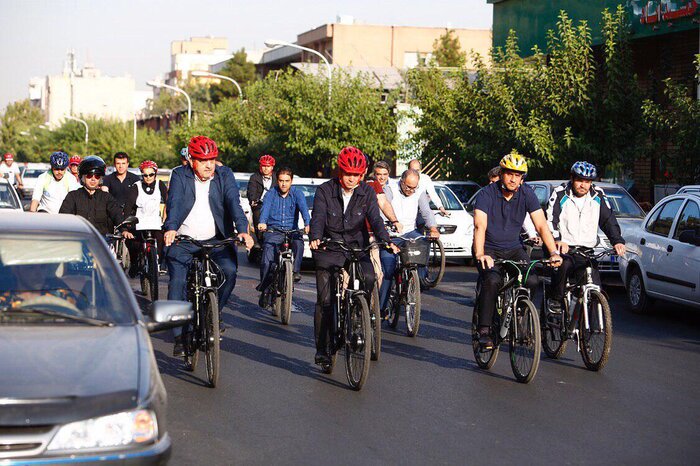 تصویر دوچرخه شورای شهردار تهران در سه شنبه های بدون خودرو را نشان می دهد