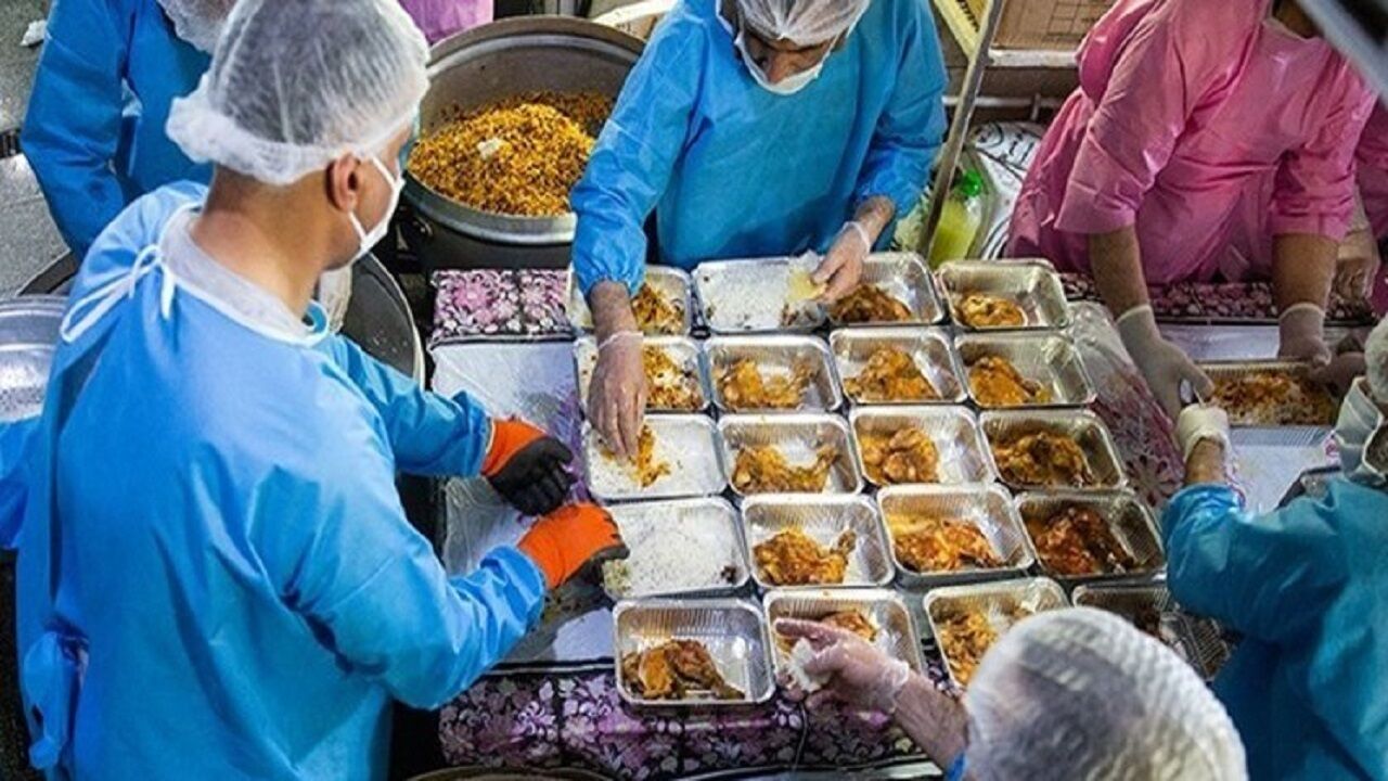 ۲۱ هزار پرس غذای گرم بین نیازمندان فردیس توزیع می شود