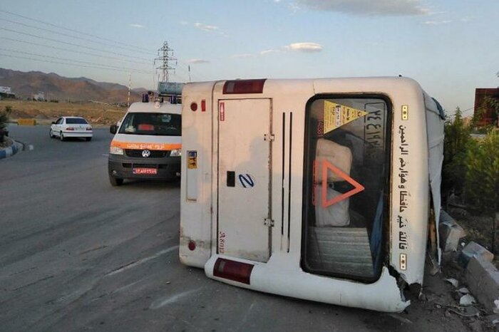 واژگونی مینی بوس در قزوین و مصدومیت ۲۰ نفر