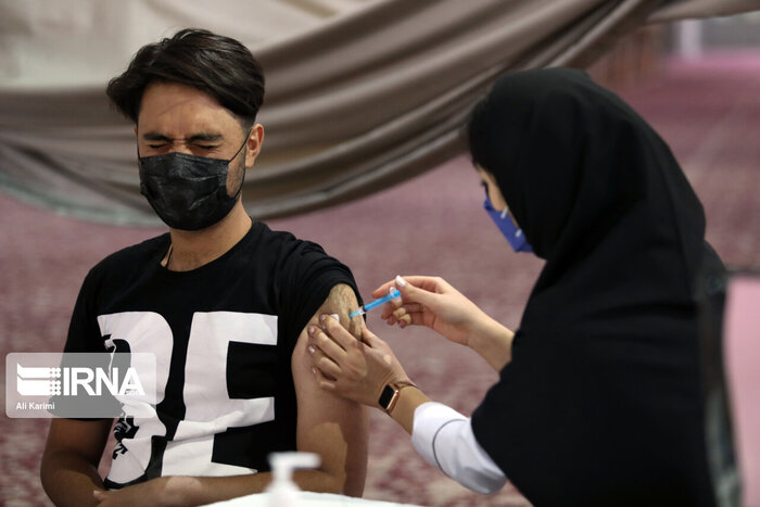 محدودیت سنی واکسیناسیون افراد بالای ۱۸ سال در شاهین دژ هم برداشته شد