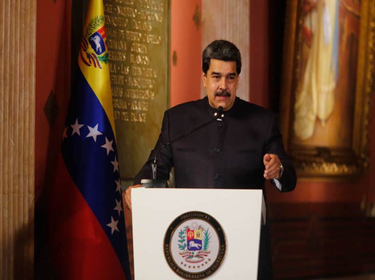 واکنش مادورو به تحریم آمریکا: پمپئو، دیوانه‌ای که چمدانش را بسته است