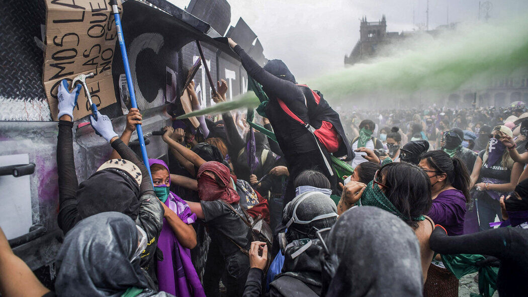 تظاهرات زنان خشمگین در مکزیک به خشونت کشید
