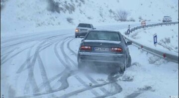 ۷۰۰ دستگاه خودرو در کردستان از برف رهاسازی شد