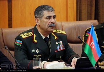 وزیر دفاع آذربایجان روز ارتش جمهوری اسلامی ایران را تبریک گفت