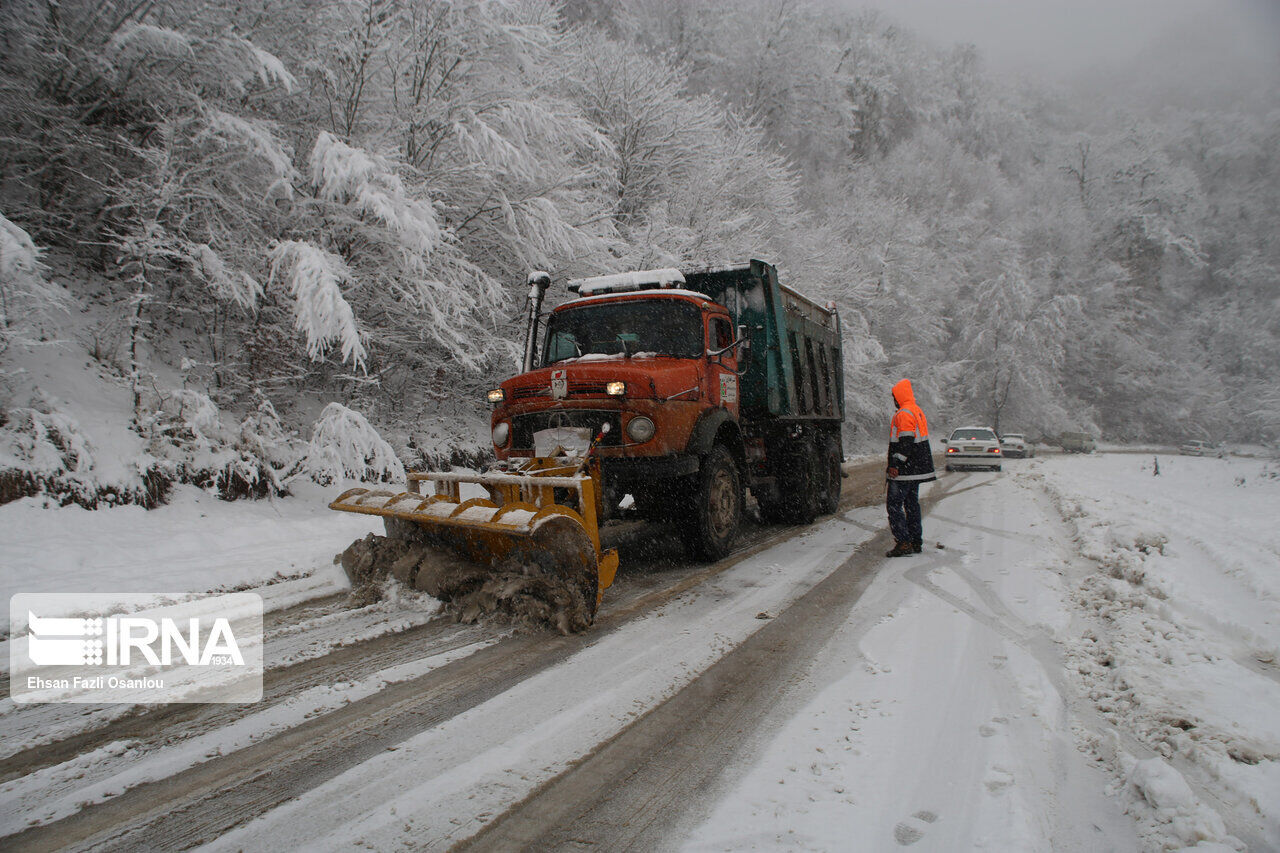 آمادگی نهادها و جلوگیری از خسارت سنگین برف در آذربایجان‌غربی