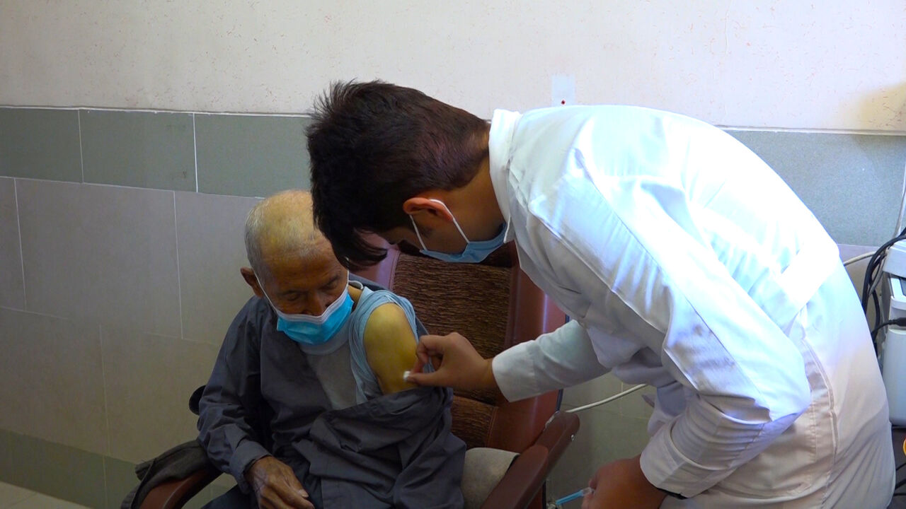آغاز تزریق واکسن به افراد بالای ۷۰سال در جنوب غرب خوزستان
