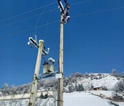 برف سنگین برق ۵۰ روستای کوهستانی مازندران را دچار مشکل کرد
