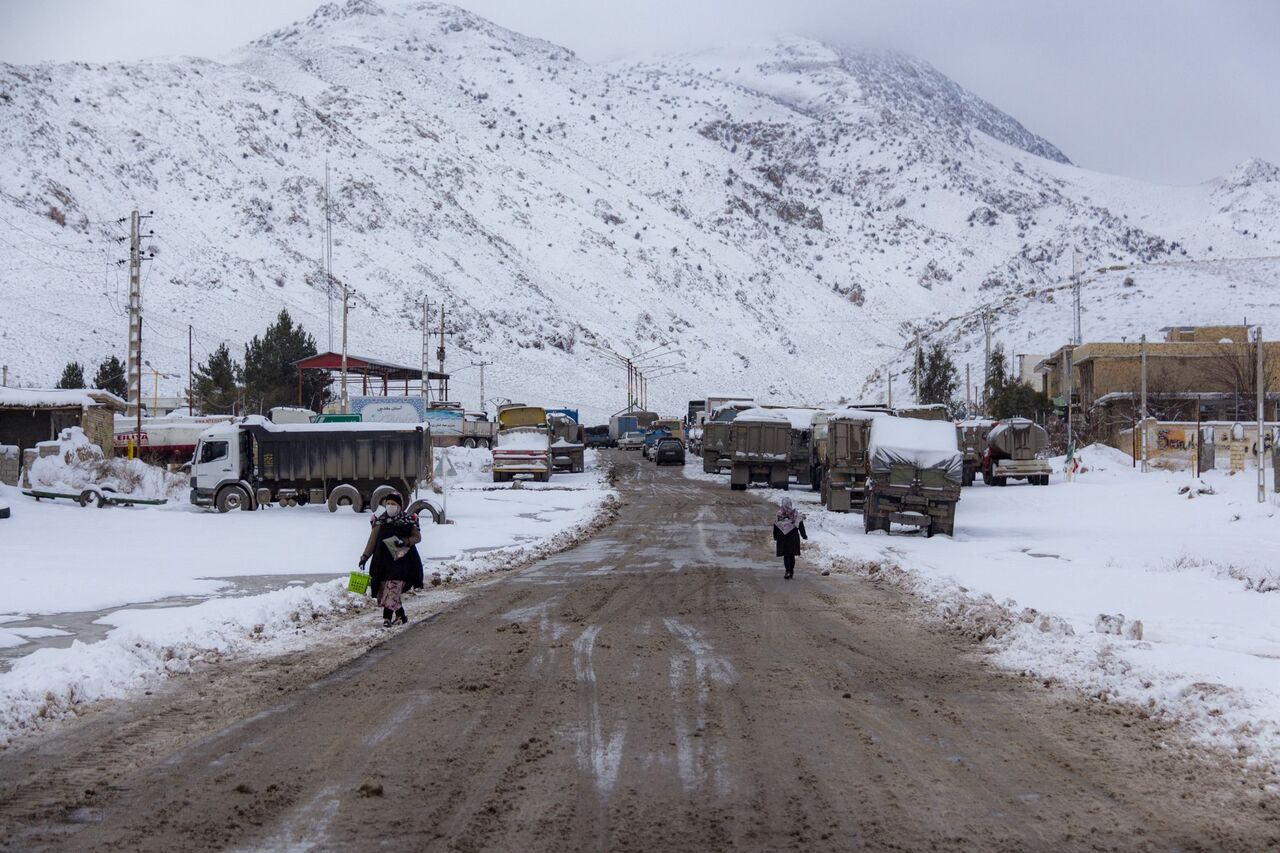 کولاک راه ارتباطی ۳۵ روستای آذربایجان‌شرقی را مسدود کرد