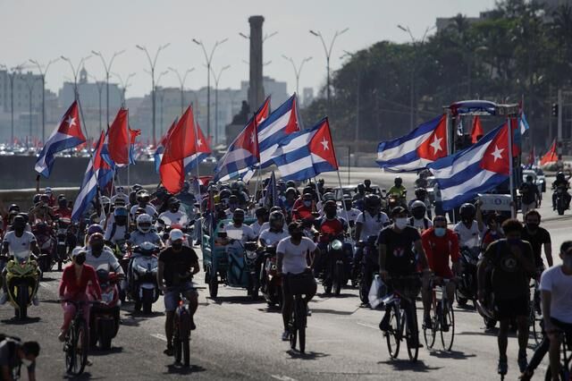 کوبایی ها در اعتراض به تحریم های آمریکا به خیابان ریختند