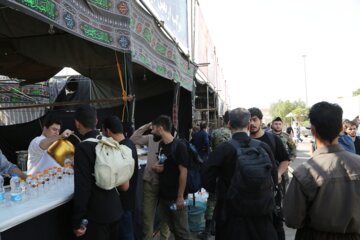 ارتش ۱۴ موکب در مرز مهران و خسروی برای پذیرانی از زوار اربعین برپا کرده است