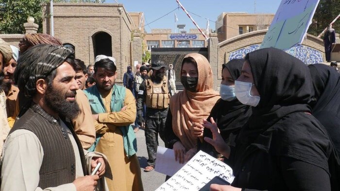 نخستین تظاهرات زنان در هرات تحت تسلط طالبان