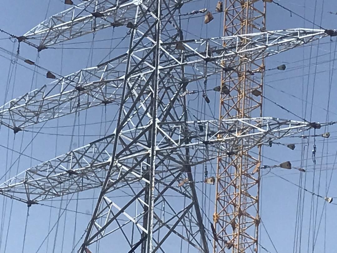 نصب و راه اندازی دکل های جدید چهار مداره در شبکه برق خوزستان 