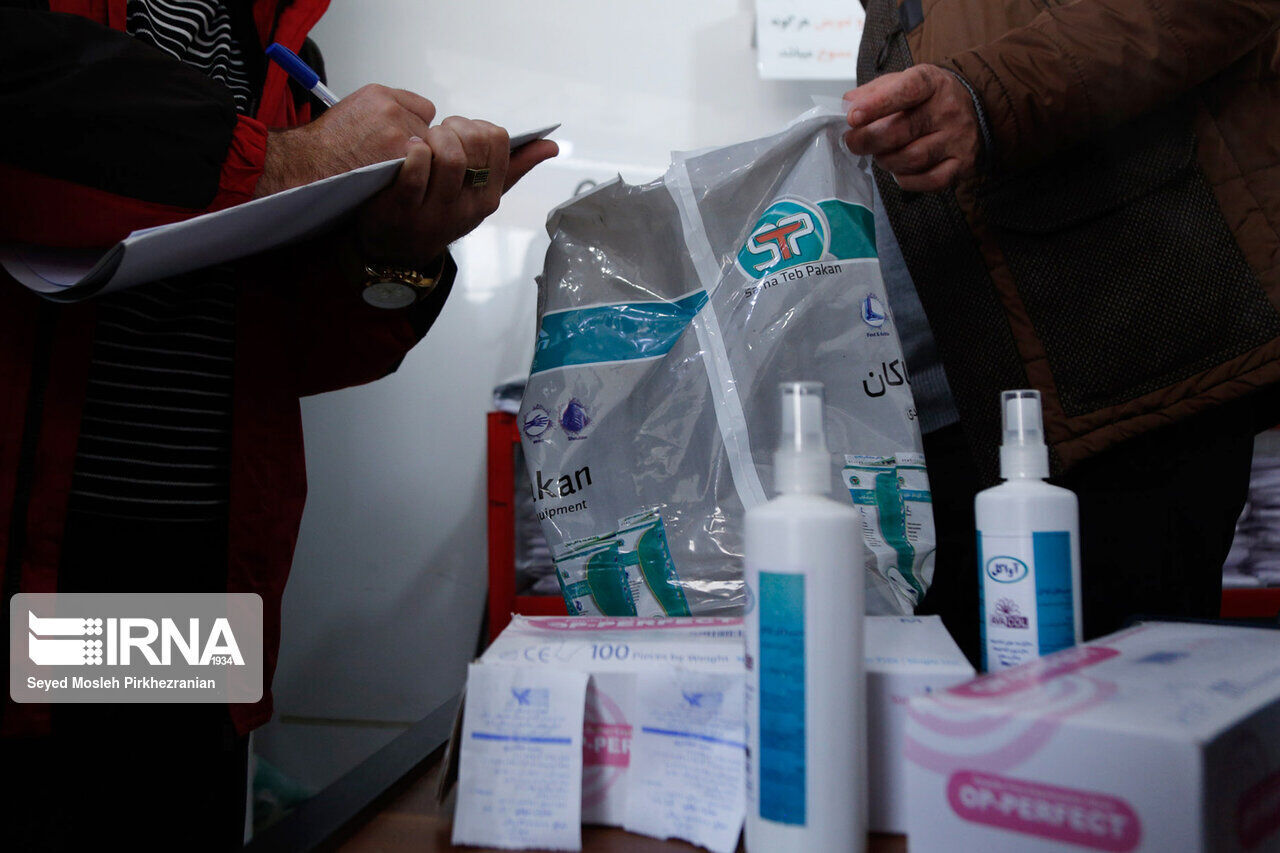 جانباز دزفولی ۴۰۰ بسته اقلام بهداشتی بین نیازمندان توزیع کرد