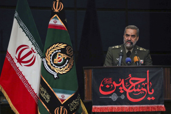 وزیر دفاع: شهیدان همواره با بصیرت در مسیر حفظ ایران اسلامی گام نهادند