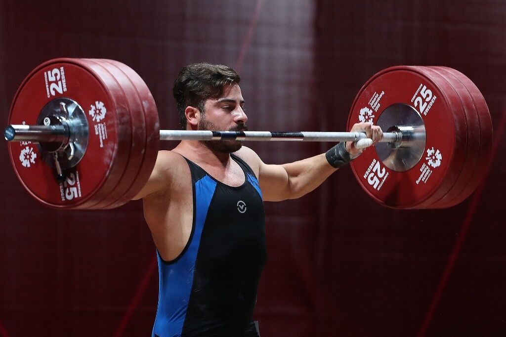Iranian weightlifter receives silver at AWC