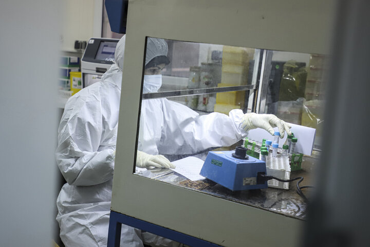 آزمایشگاه غربالگری ویروس کرونا در اهواز