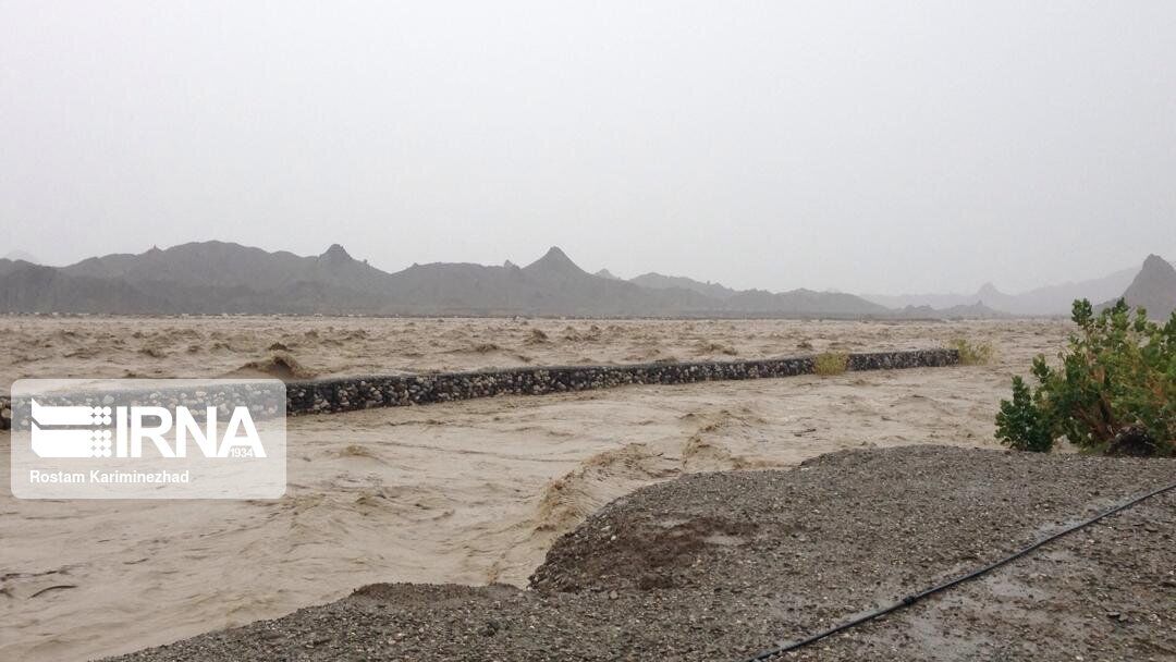سیلاب ۲۳ مسیر در سیستان و بلوچستان را بست 
