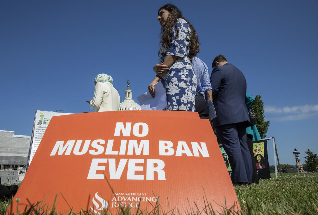 هموار شدن راه ورود اتباع کشورهای مسلمان به آمریکا  