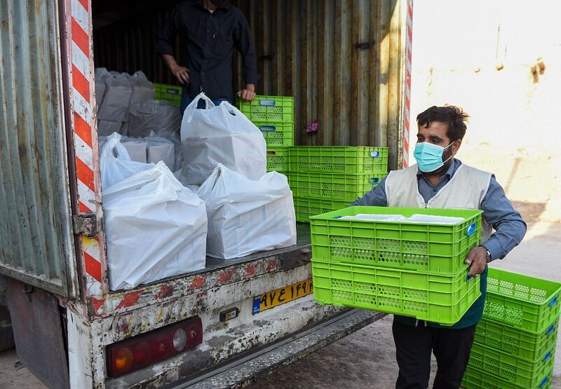 آستان قدس رضوی ۱۱۰ هزار پرس غذای گرم در خوزستان توزیع می‌کند
