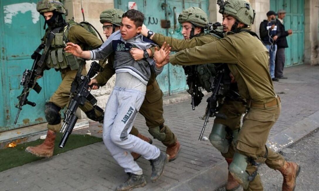 زخمی شدن ۲ کودک فلسطینی و بازداشت ۴ نفر دیگر به دست نظامیان صهیونیست