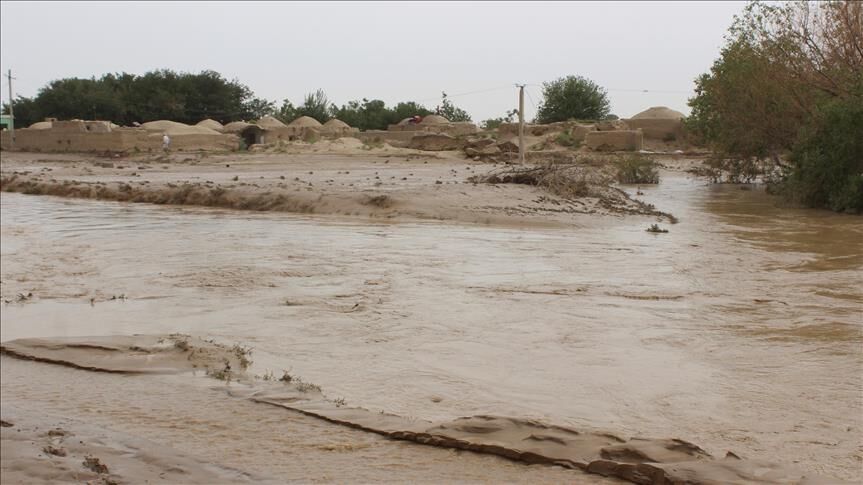 آبگرفتگی سه روستا و مسدودی محور دامغان به معلمان به دلیل وقوع سیلاب