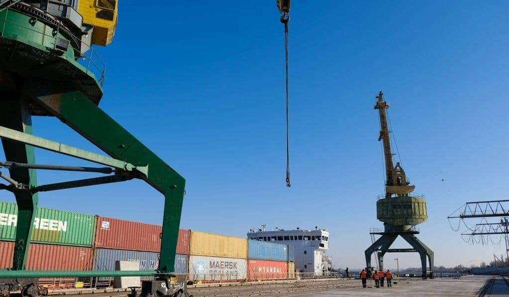 Между портами Астрахани и Ирана начала работать контейнерная линия