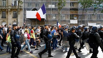 پاریسی‌های معترض بازهم به خیابان آمدند