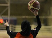 داور زن ایرانی در رقابت‌های بسکتبال کاپ آسیا ۲۰۲۱ قضاوت می‌کند